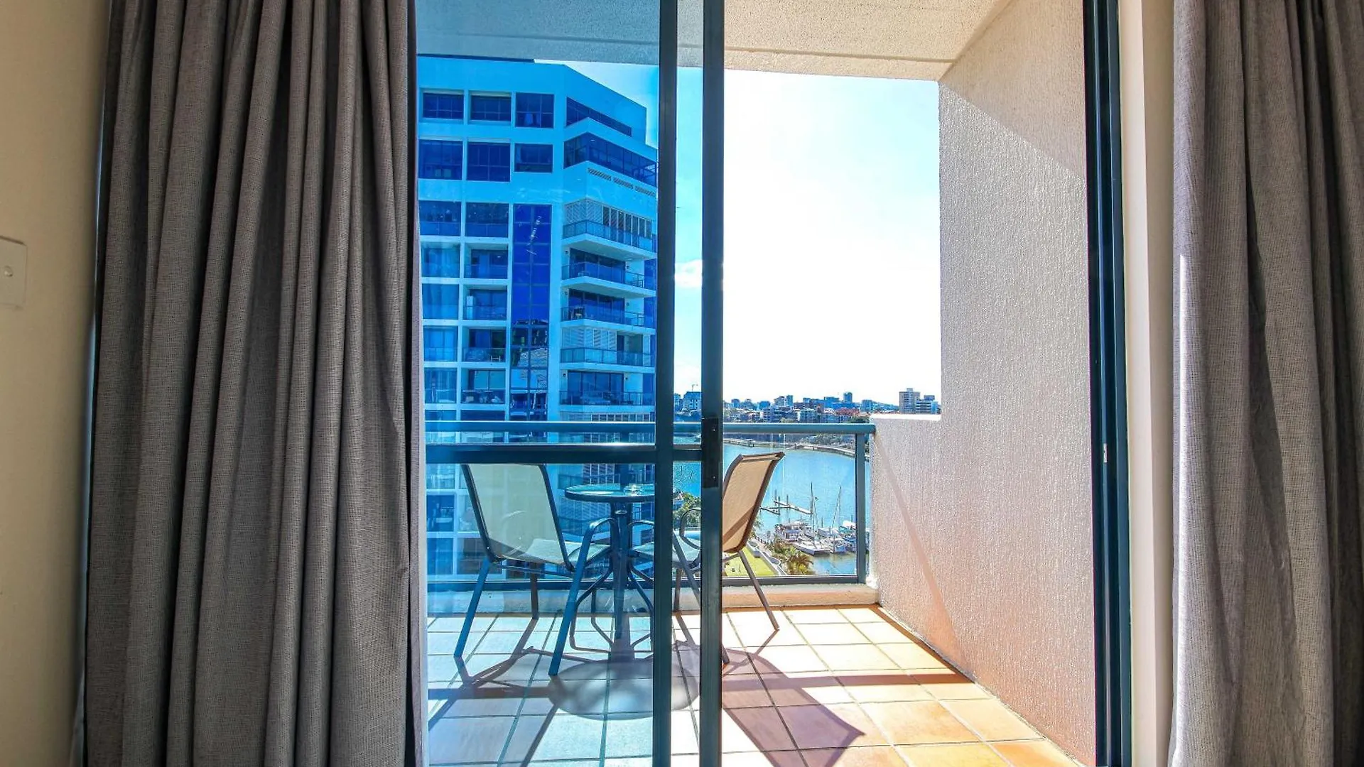 ****  Dockside Brisbane Aparthotel Australia